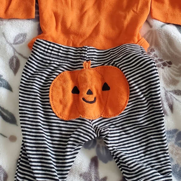 Carter's Orange and Black Halloween Baby Set - Picture 4 of 4